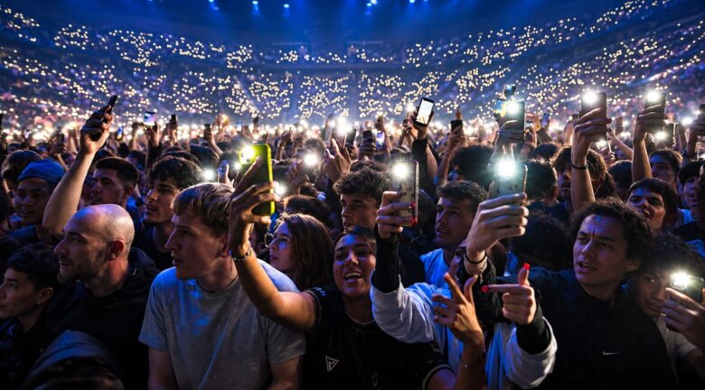 El concierto sin celular, el nuevo deseo de grandes artistas ¿Qué ganan cuando el público deja de grabar?