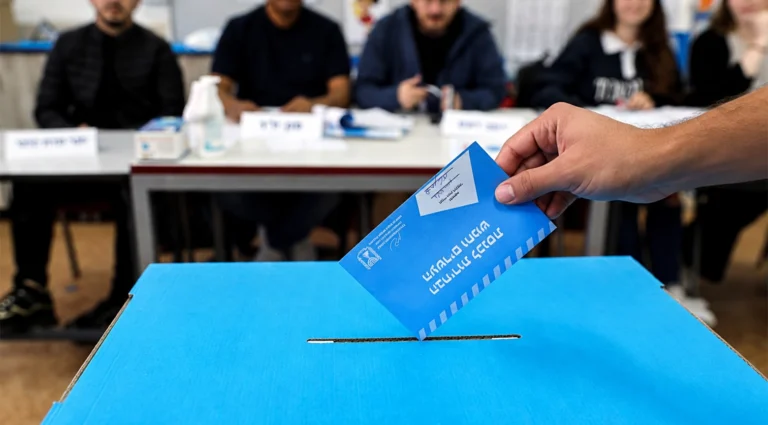 Israel vota con la mayor participación desde 1977: Netanyahu y Eisenkot pelean por los 61 escaños