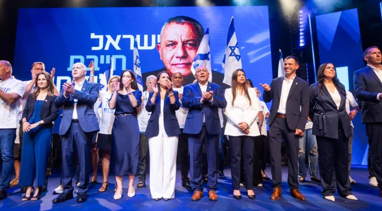 Israel vota el martes: el partido de Eisenkot supera al Likud de Netanyahu y ningún bloque suma 61