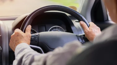 Intrant devolverá los años de licencia que les quitó a los adultos mayores: cómo hacer el trámite