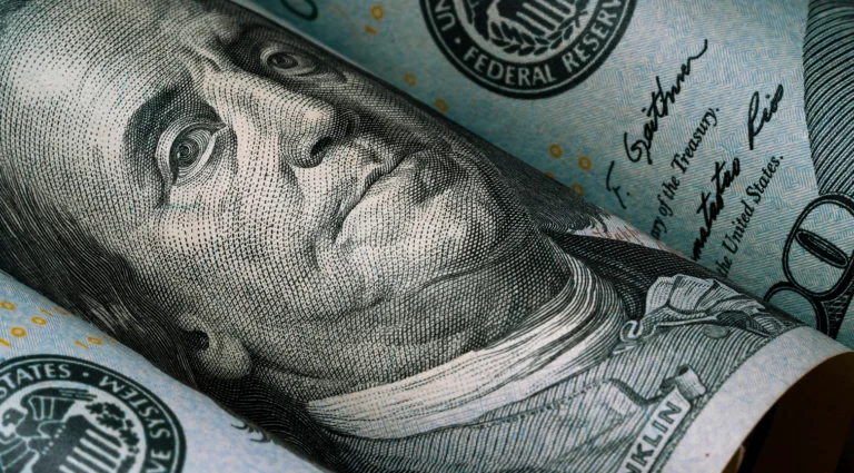 Remesas superan US$1,000 millones por séptimo mes: ¿de dónde llega el dinero que sostiene al peso?