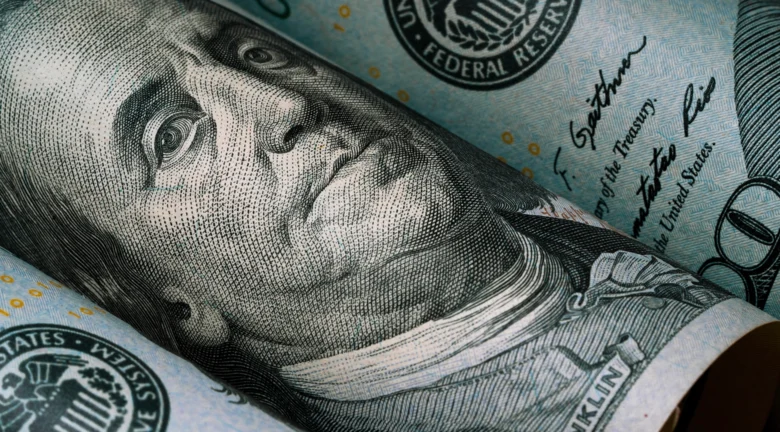 Remesas superan US$1,000 millones por séptimo mes: ¿de dónde llega el dinero que sostiene al peso?