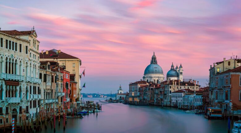 Venecia, Barcelona y Mallorca quieren poner límites al turismo ¿Cómo hacerlo sin comprometer su crecimiento económico?