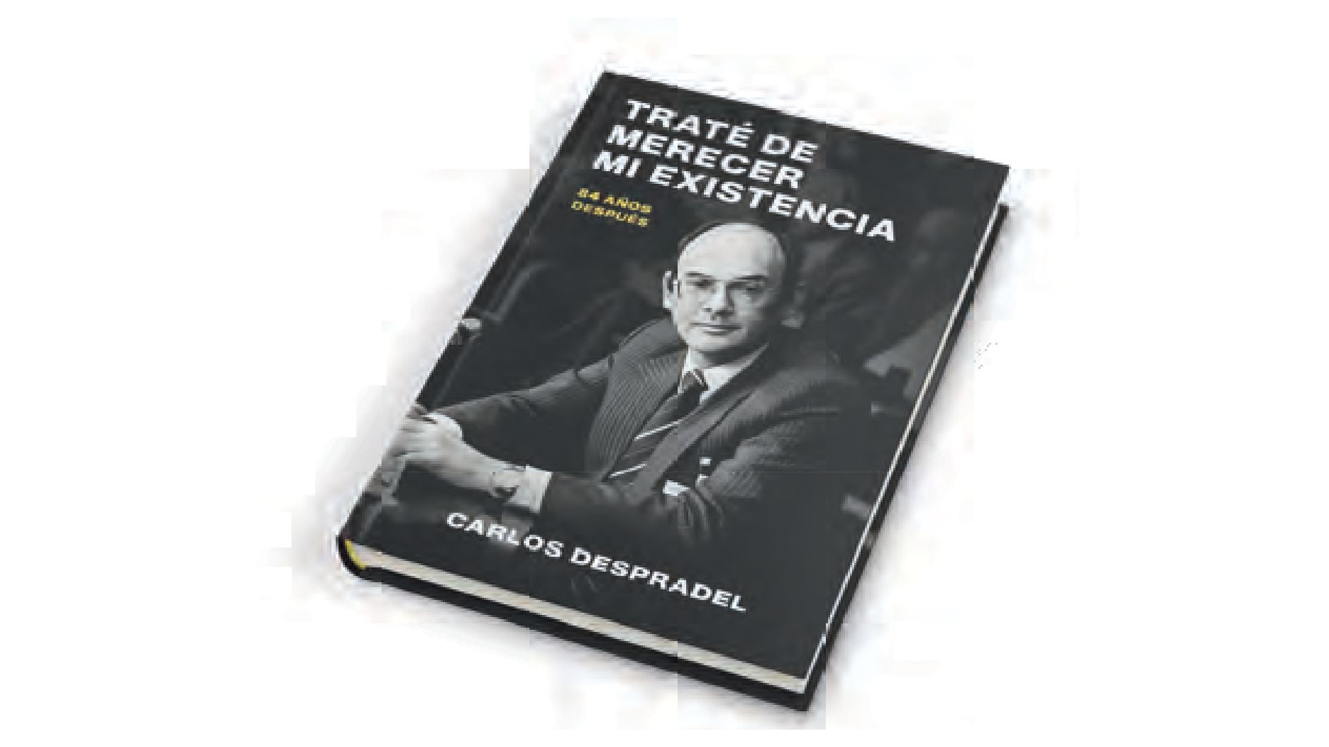 Portada del libro Traté de merecer mi existencia, del economista dominicano Carlos Despradel, con su retrato en blanco y negro.