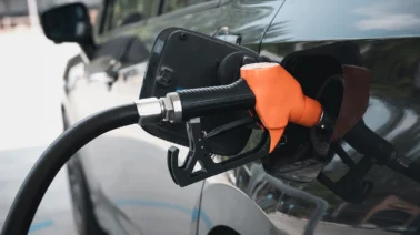 ¿Bajará la gasolina en RD? Qué significa la caída del petróleo para tu bolsillo
