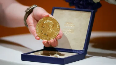 ¿De qué está hecha la medalla del Nobel y cuánto puede valer? La subasta que rompió todos los récords