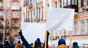 ¿Por qué hay protestas en Europa y qué reclaman los manifestantes?