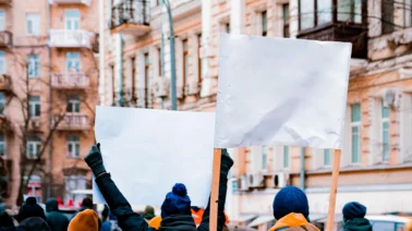 ¿Por qué hay protestas en Europa y qué reclaman los manifestantes?