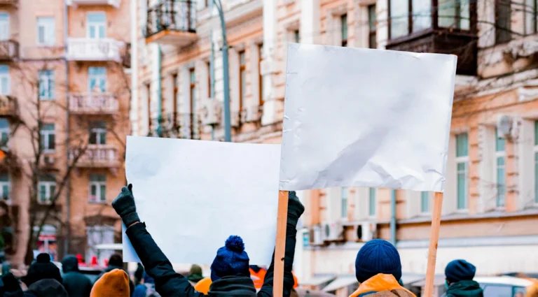 ¿Por qué hay protestas en Europa y qué reclaman los manifestantes?
