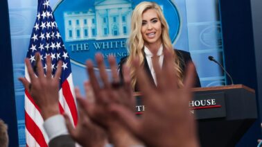 ¿Quién es Katie Zacharia, la secretaria de prensa que Trump despide a cinco días de nombrarla?