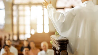 ¿Quién era el sacerdote al que le cayó una cruz en plena misa? Lo que informó la Arquidiócesis