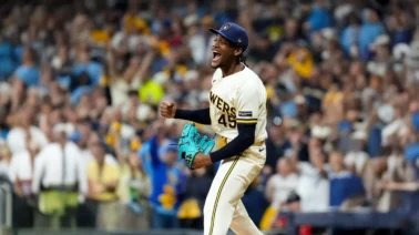 ¿Quién es Abner Uribe? El dominicano campeón con Milwaukee y los otros criollos que tienen anillo