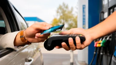 ¿Seguirán aceptando tarjetas las gasolineras? Lo que dijo la banca sobre las comisiones