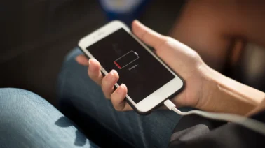 ¿Te están espiando desde el celular? Las señales de una app espía y cómo quitarla, según Kaspersky