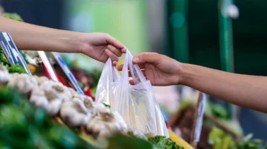 ¿Tendrás que pagar por las fundas plásticas al hacer tus compras en RD a partir de diciembre?